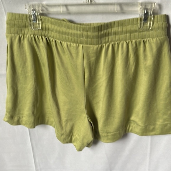 Flora  Short Shorts - Picture 4 of 11